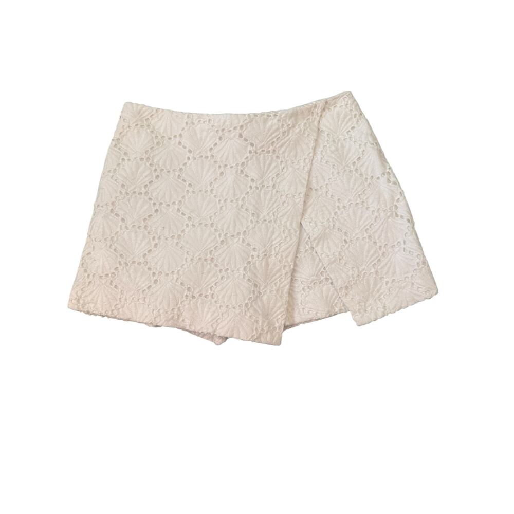 Lilly Pultizer White Skorts w/Split Skirt Front Eyelet Pattern   00